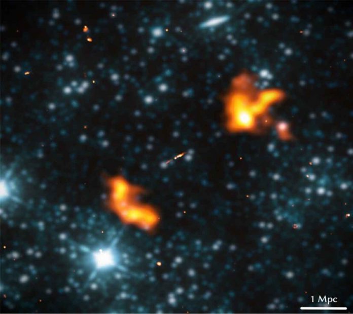 New giant radio galaxy detected