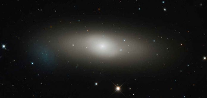 Hubble focuses on large lenticular galaxy 1023